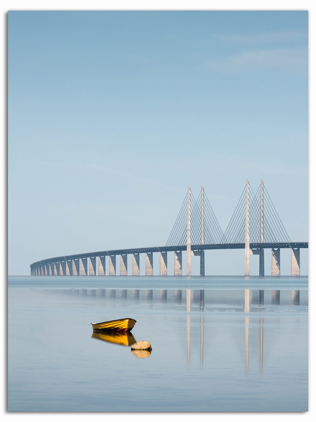 Gul båt och Öresundsbron