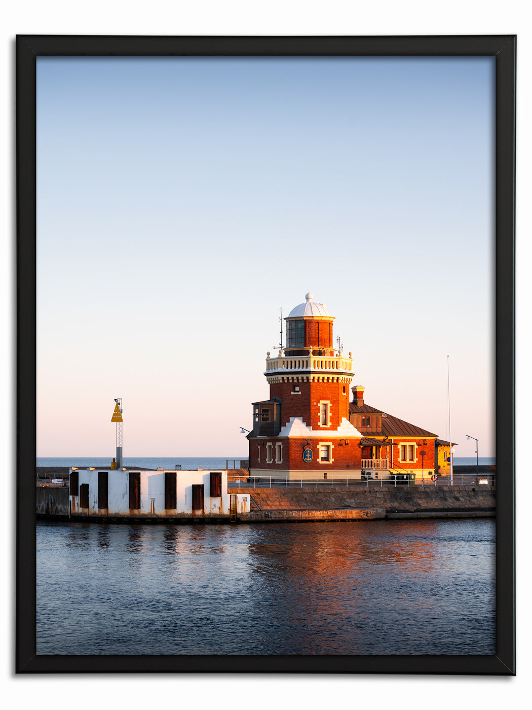 Morgonljus över Helsingborg Fyr och Lotshus