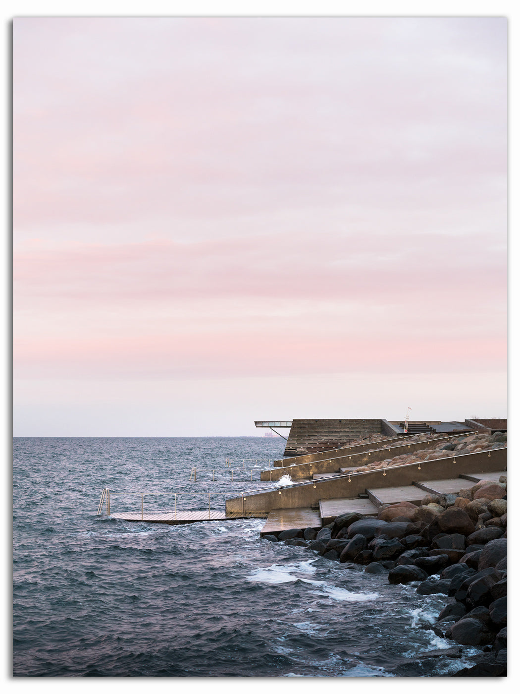 Morgonljus över Titanicbryggan