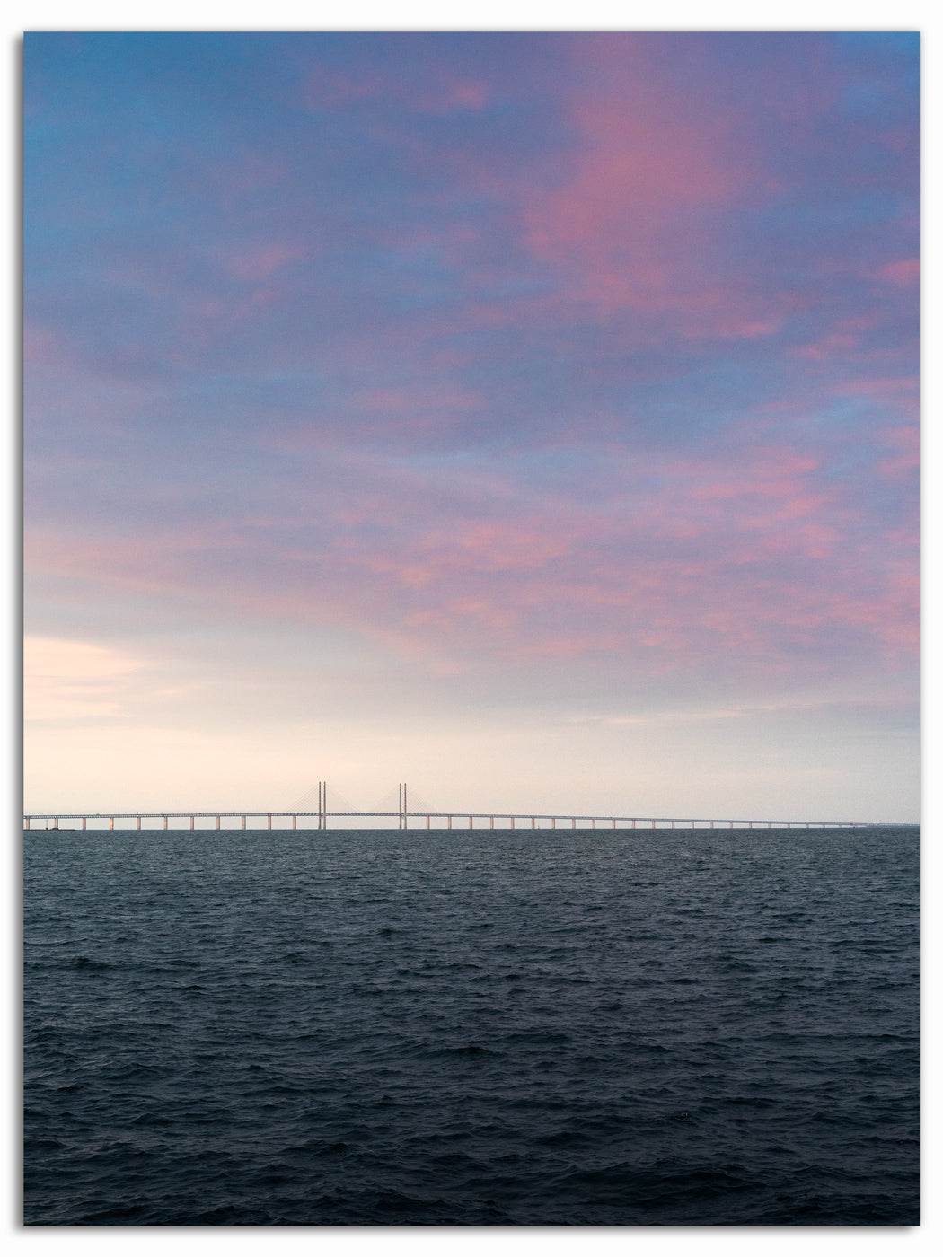 Rosa himmel över Öresundsbron