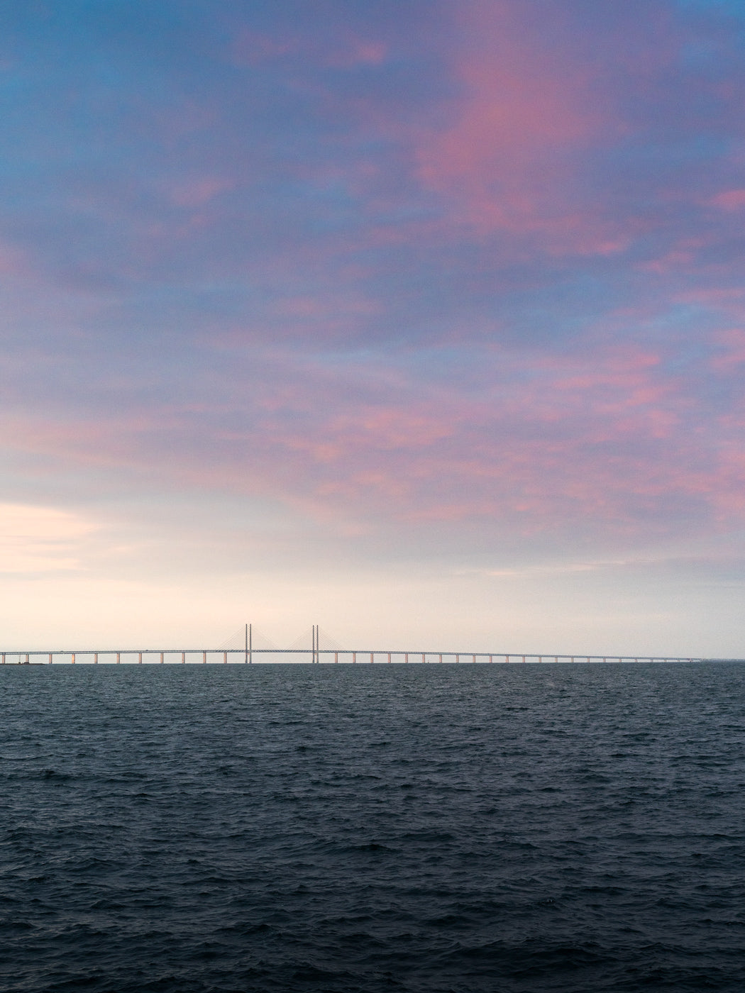 Rosa himmel över Öresundsbron