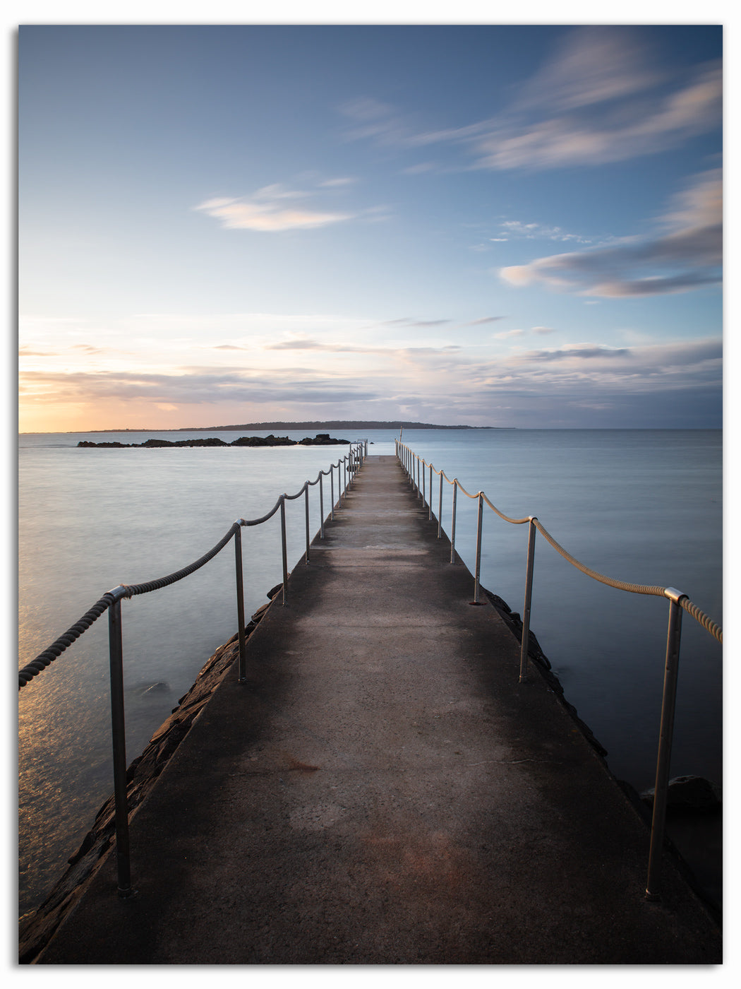 Solnedgång över badbryggan i Torekov