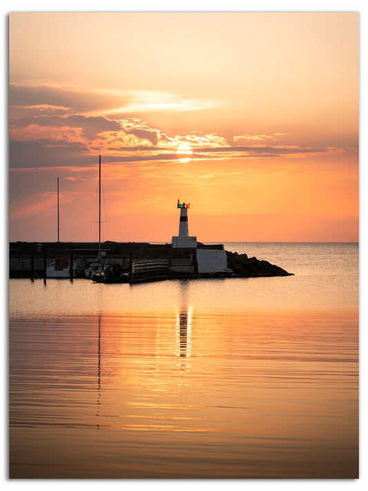 Solnedgång över fyren i Mölle